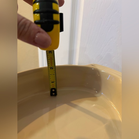 EUC Le Creuset Yellow 7x9 oval stoneware baking dish - Picture 7 of 7